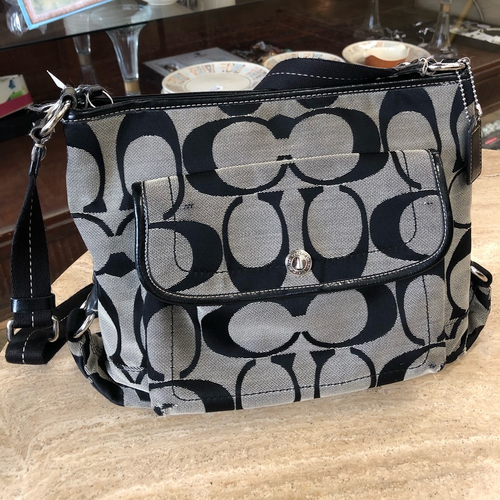 Coach Shoulder Purse. (9.5 in x 12 in)